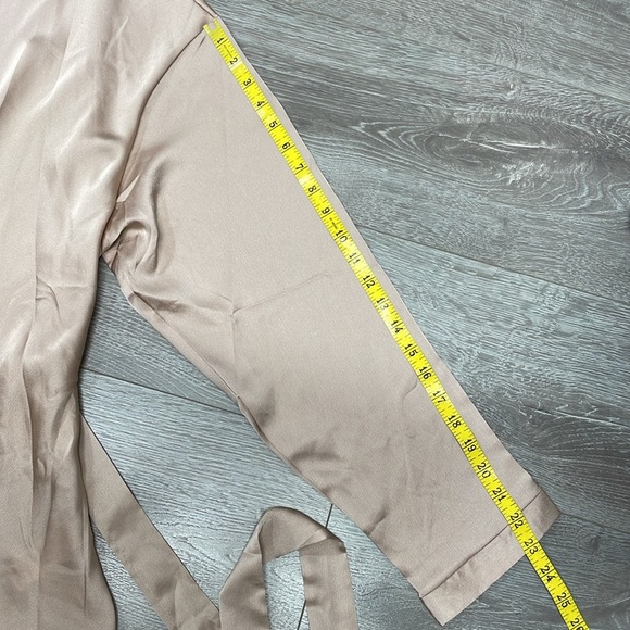 NWT Boohoo Satin Wrap Top Long Sleeve Blouse Nude 20 - Picture 8 of 16